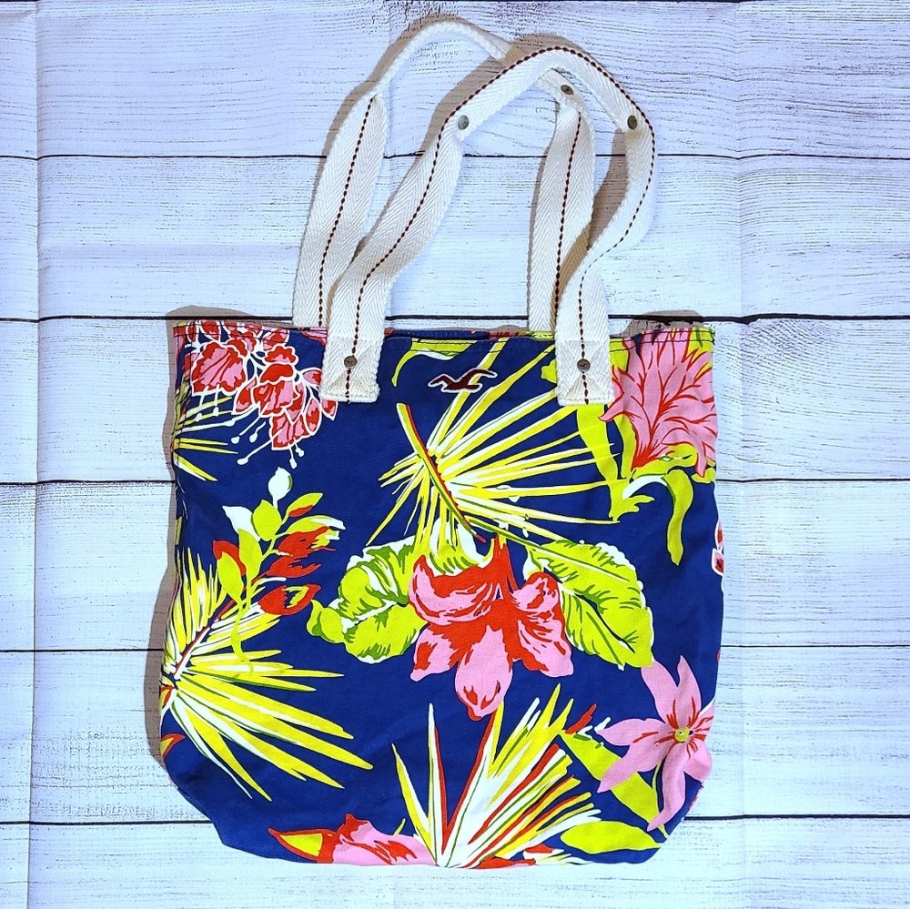 Hollister Tote flowers/leaves pattern